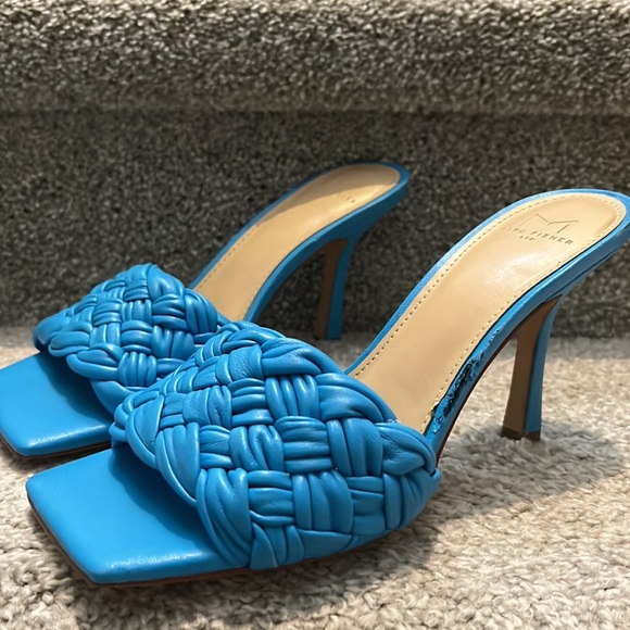 Marc Fisher teal heels - Picture 4 of 7